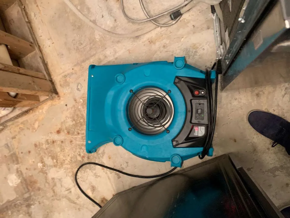 Air mover drying equipment for Mold Remediation & Removal in Lake Norman of Catawba